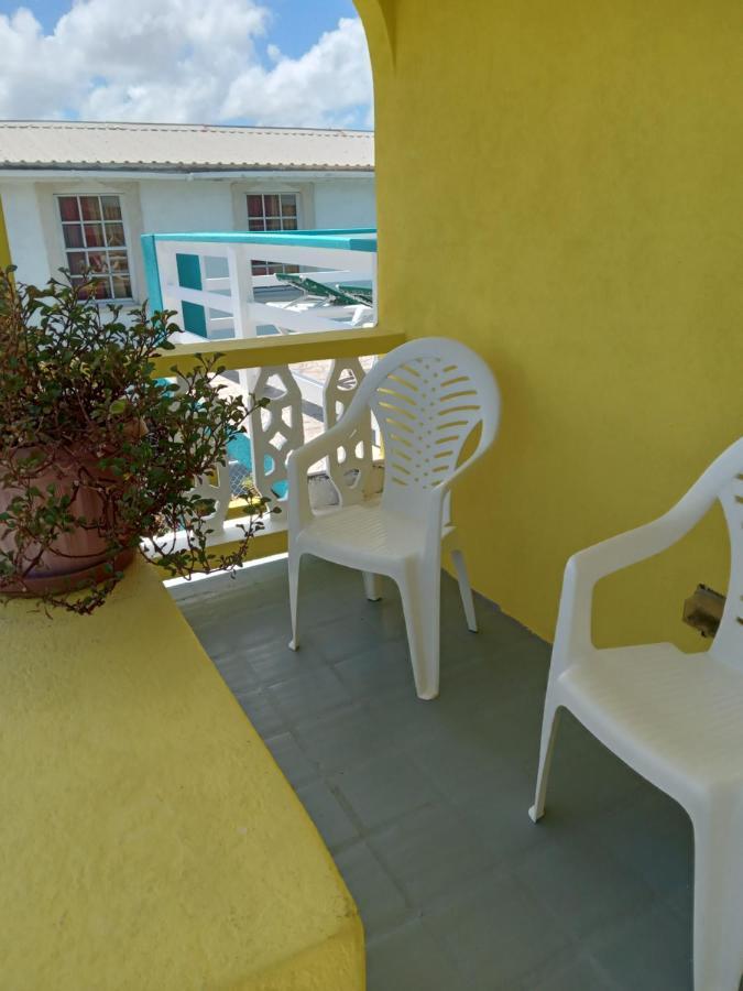 Michand Guest Apartments- Cozy One Or Two Bedroom- 5 Walk Minutes From Airport 10 Mins Drive To Oistins Or Beach 基督教堂市 外观 照片