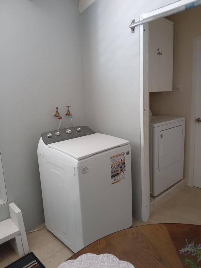 Michand Guest Apartments- Cozy One Or Two Bedroom- 5 Walk Minutes From Airport 10 Mins Drive To Oistins Or Beach 基督教堂市 外观 照片