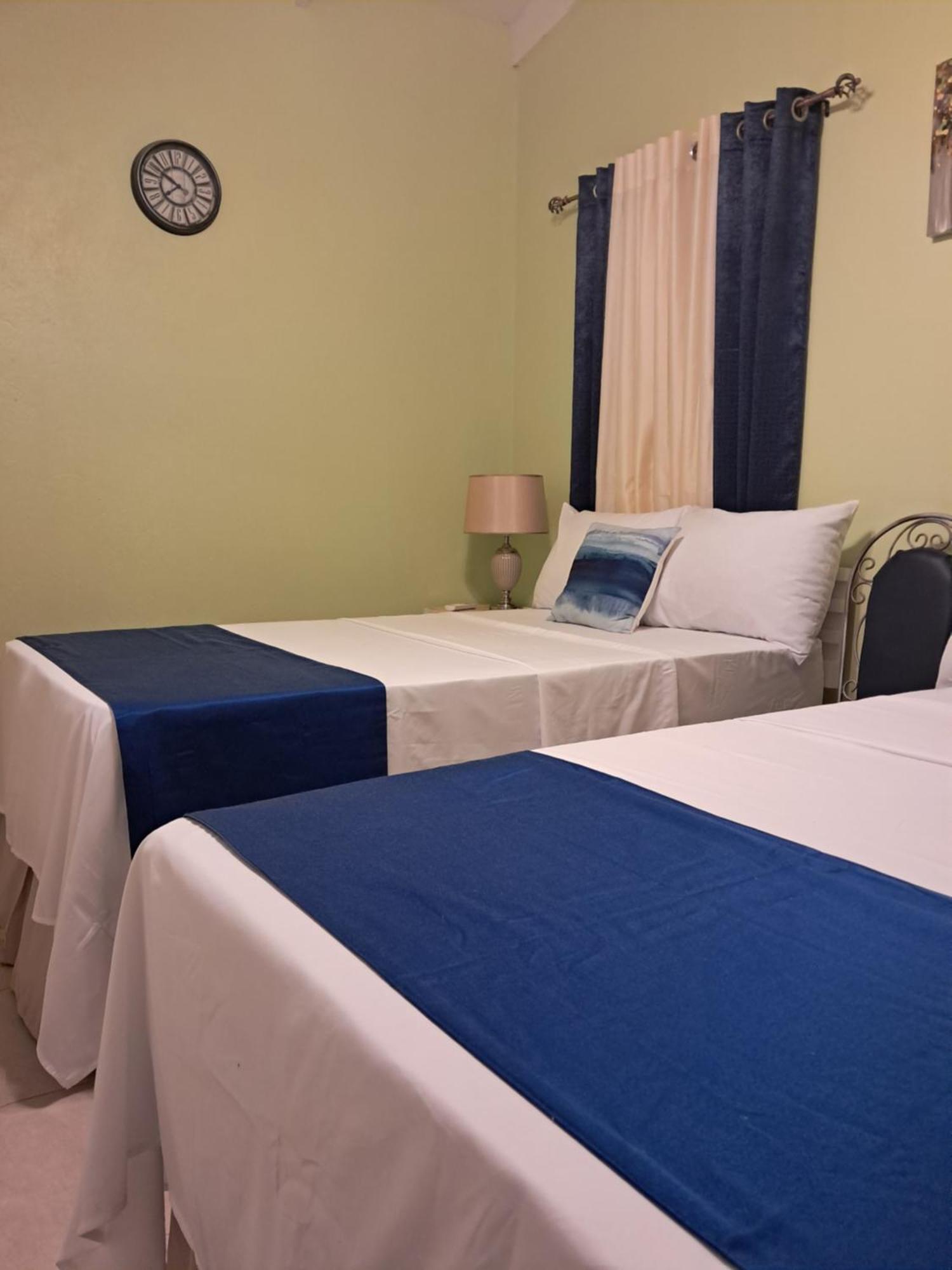 Michand Guest Apartments- Cozy One Or Two Bedroom- 5 Walk Minutes From Airport 10 Mins Drive To Oistins Or Beach 基督教堂市 外观 照片