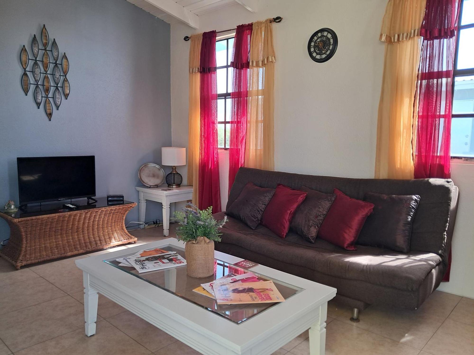 Michand Guest Apartments- Cozy One Or Two Bedroom- 5 Walk Minutes From Airport 10 Mins Drive To Oistins Or Beach 基督教堂市 外观 照片