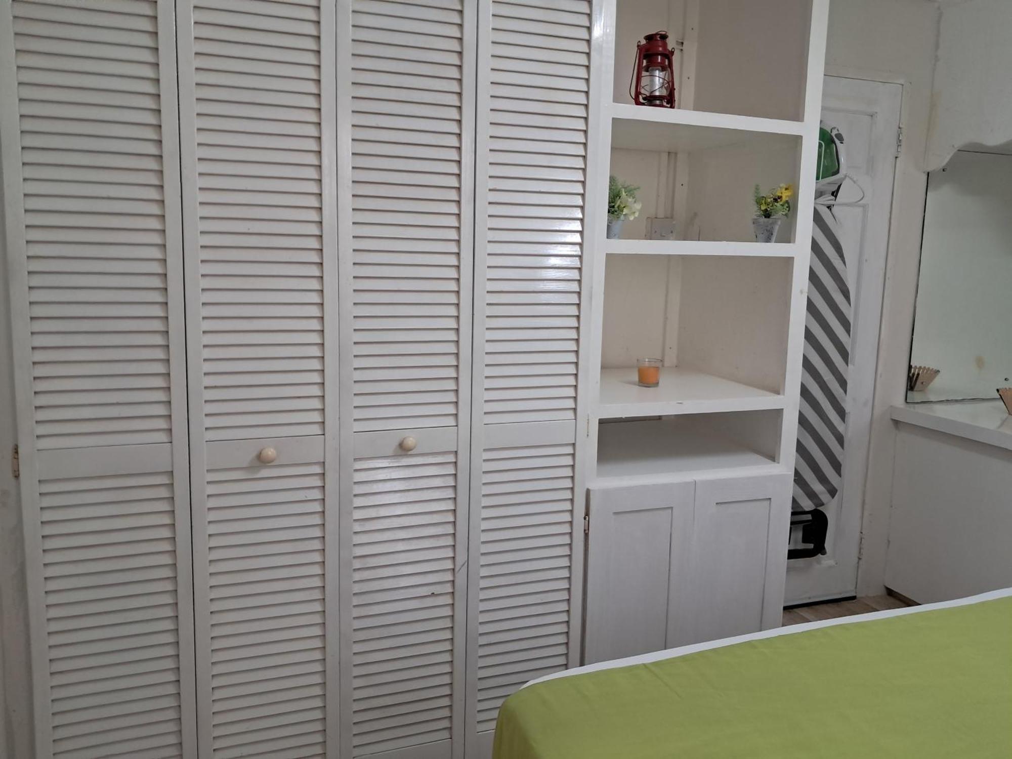 Michand Guest Apartments- Cozy One Or Two Bedroom- 5 Walk Minutes From Airport 10 Mins Drive To Oistins Or Beach 基督教堂市 外观 照片