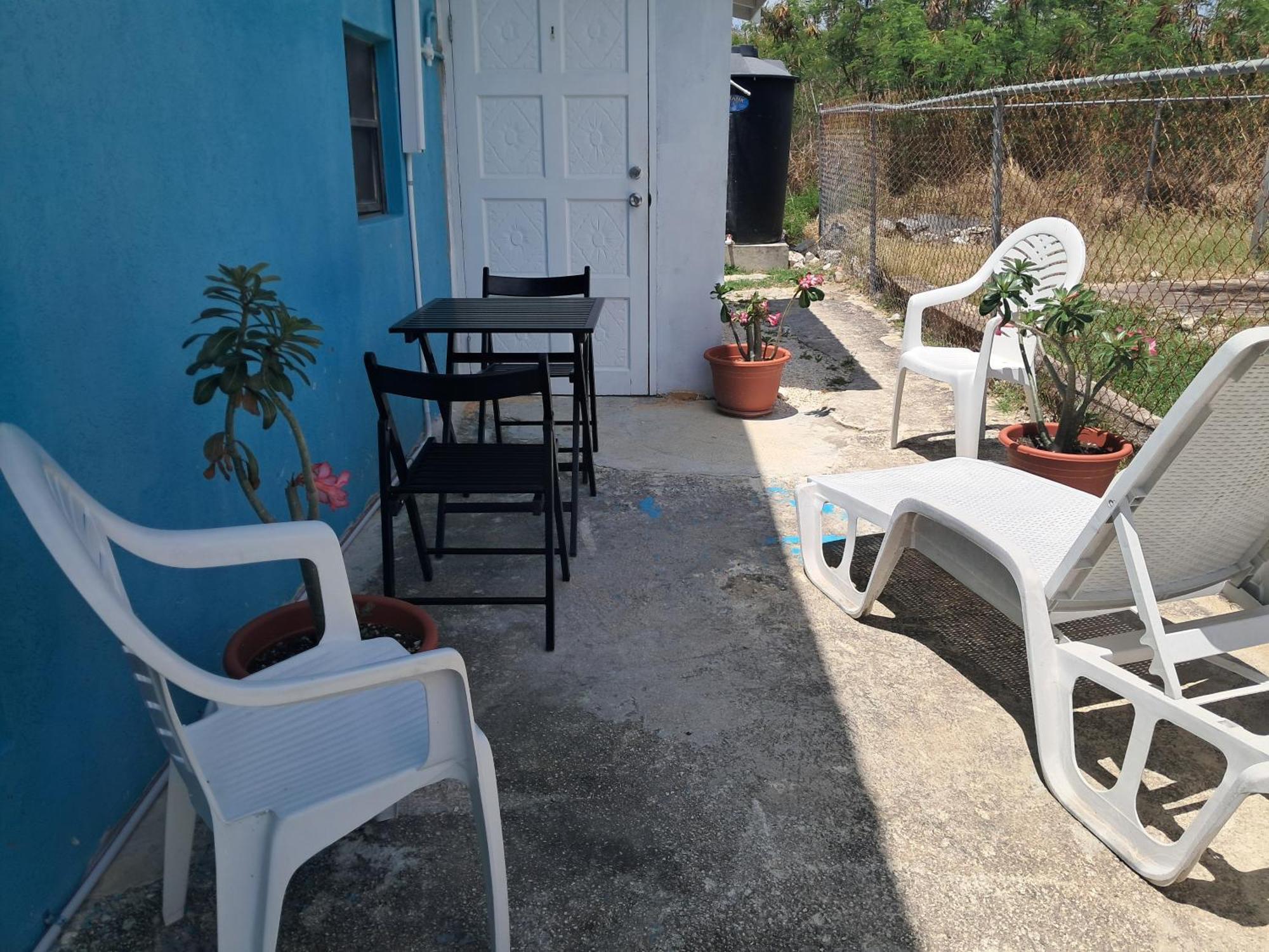 Michand Guest Apartments- Cozy One Or Two Bedroom- 5 Walk Minutes From Airport 10 Mins Drive To Oistins Or Beach 基督教堂市 外观 照片