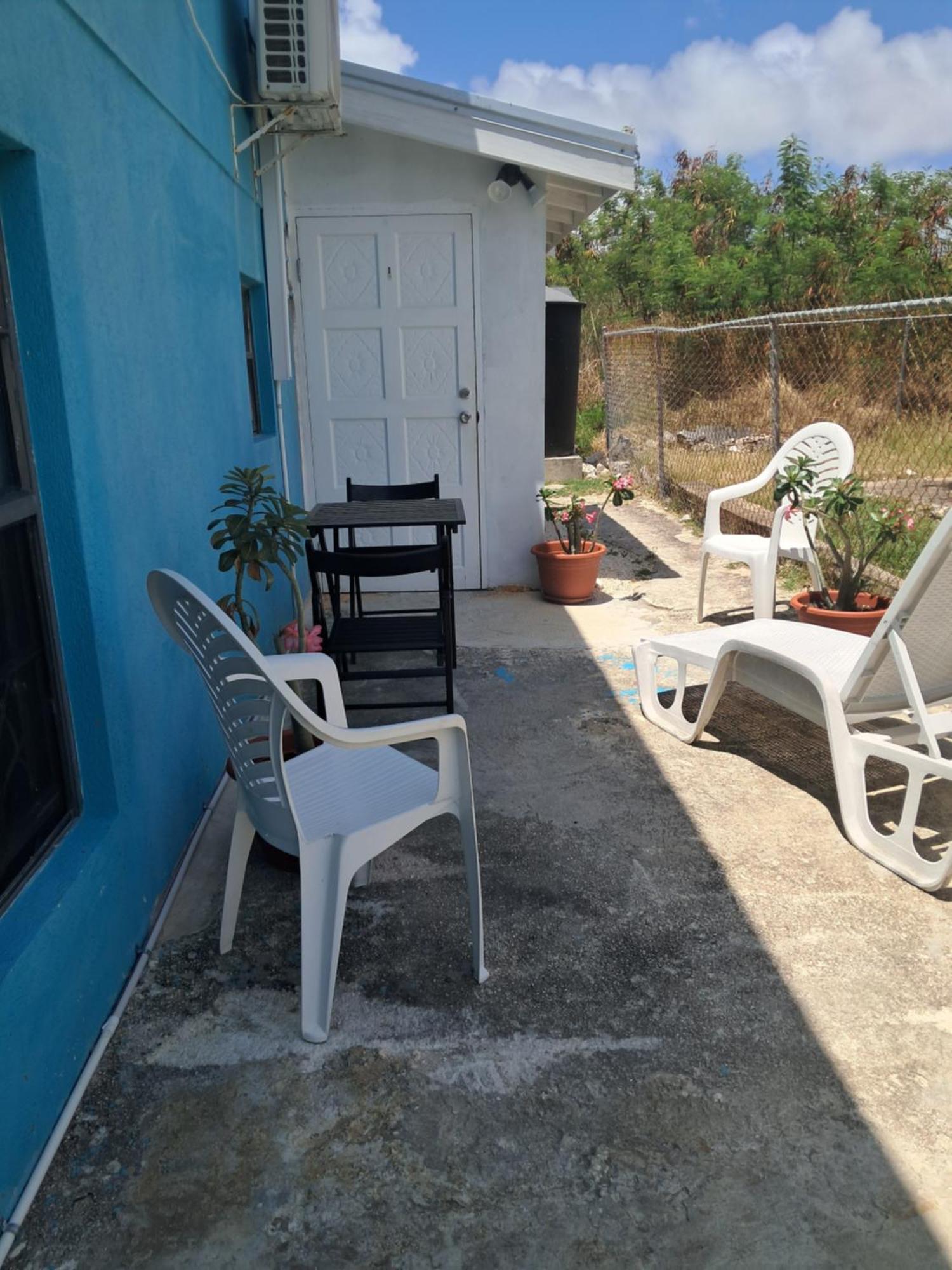 Michand Guest Apartments- Cozy One Or Two Bedroom- 5 Walk Minutes From Airport 10 Mins Drive To Oistins Or Beach 基督教堂市 外观 照片